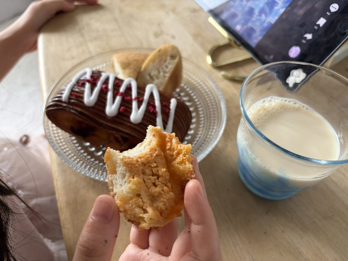odeonjuke_paris's tweet photo. フランスのお勉強をしていたら、モンノンのパンを食べたくなり開店同時にパン選びに来ました。

ケーキ屋さんが作るパン、めちゃめちゃ美味しいです。味が凄い美味しい。

ムチメの大好きなお店のひとつ。 https://t.co/Ha3LtzLarp