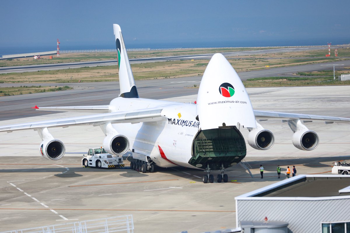 otteravia's tweet photo. Maximus Air
AntonovAn124-100/UR-ZYD
Kobe Airport UKB/RJBE
2026/7/18

エアバス製ヘリを神戸に輸送のため、アントノフが神戸に飛来！春以来の飛来となりました。
塗装も新しくなってニヤニヤポイントが多いです https://t.co/4lFf8QvOvL