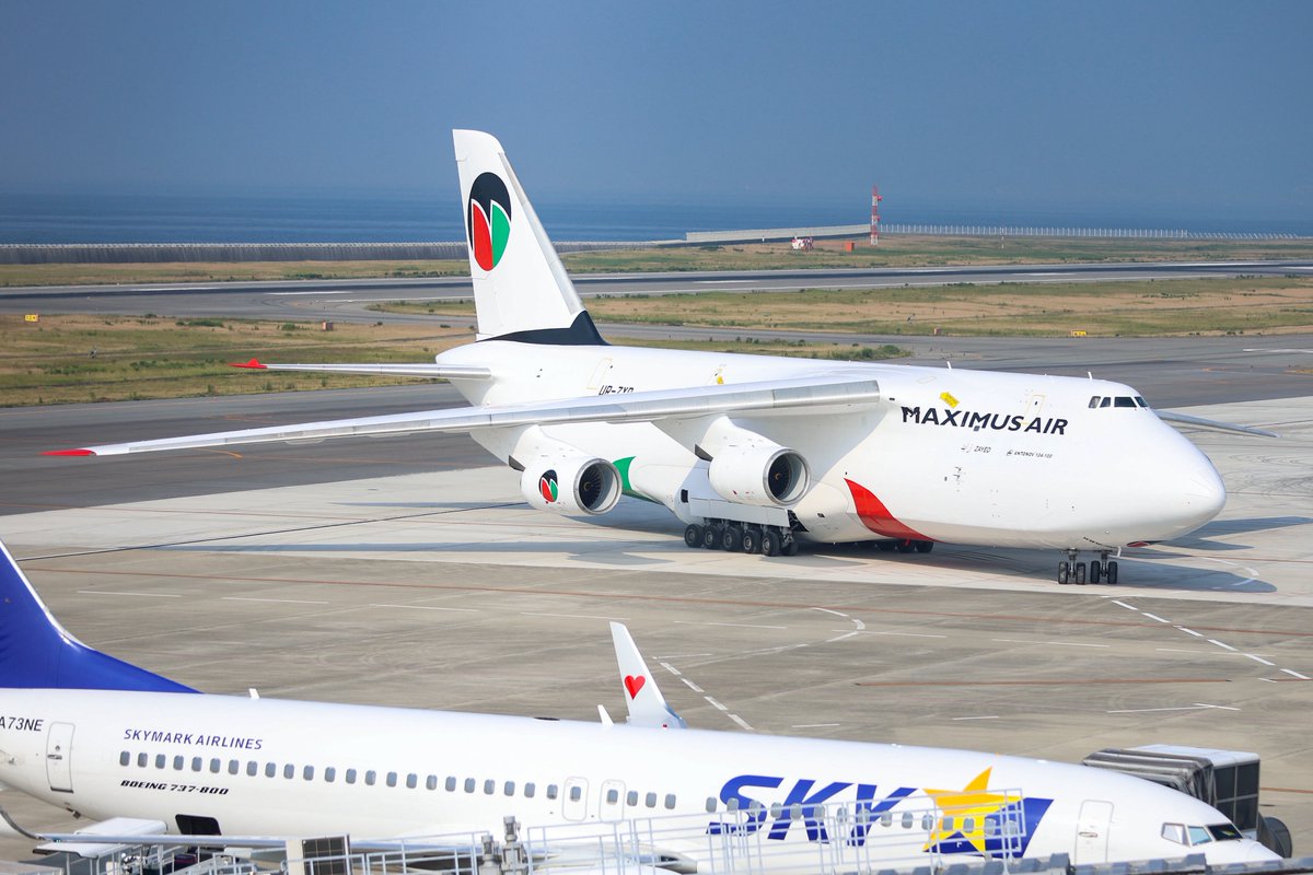 otteravia's tweet photo. Maximus Air
AntonovAn124-100/UR-ZYD
Kobe Airport UKB/RJBE
2026/7/18

エアバス製ヘリを神戸に輸送のため、アントノフが神戸に飛来！春以来の飛来となりました。
塗装も新しくなってニヤニヤポイントが多いです https://t.co/4lFf8QvOvL