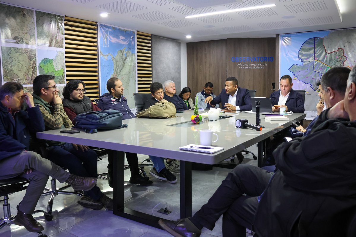 LuisAlfonsoEsc's tweet photo. La defensa de la #PazTerritorial se construye desde el diálogo con quienes ayudan a informar, analizar y comprender el territorio.

Hoy compartimos con periodistas y comunicadores de Pasto e Ipiales los avances de #Nariño en seguridad, #PazTerritorial y desarrollo, así como los desafíos que enfrenta el departamento en el proceso de empalme con el nuevo Gobierno Nacional.

Creemos que los resultados se fortalecen cuando se conocen, se analizan y hacen parte de una conversación pública informada sobre el presente y el futuro del departamento.