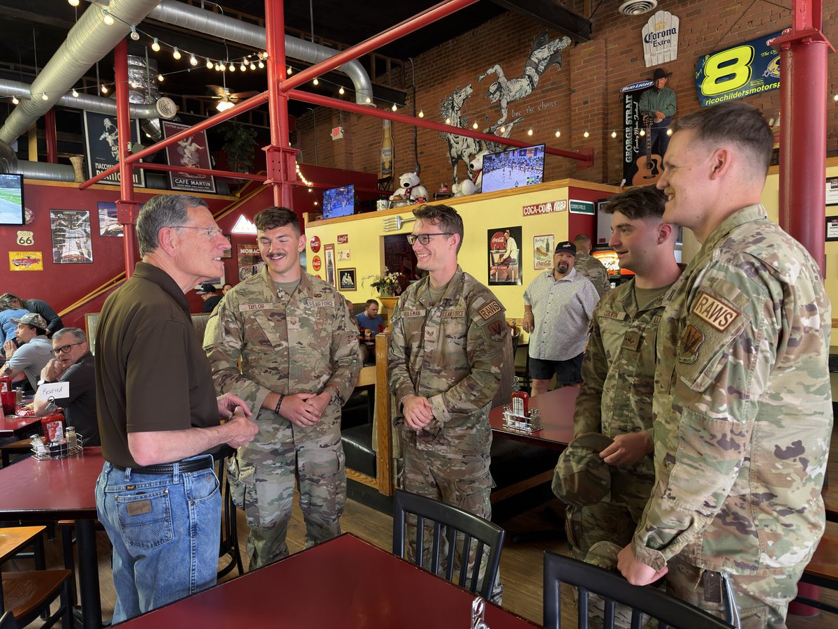 SenJohnBarrasso's tweet photo. If you’re looking for great food in the heart of downtown Cheyenne, 2 Doors Down is the place to be. Special thanks to owners Sandy and Jerry Innis for the excellent service, friendly atmosphere and tasty burgers. https://t.co/8HQt21K3oM