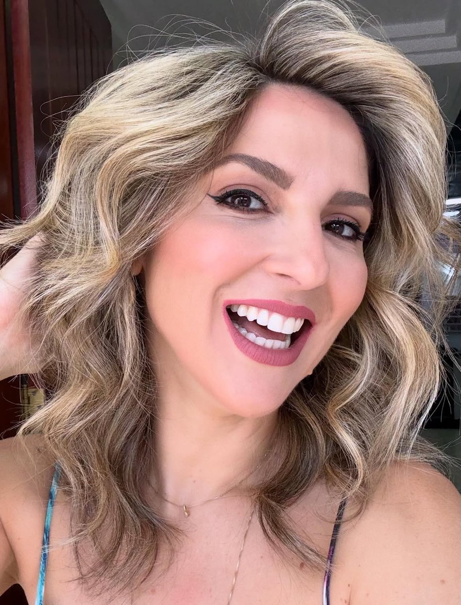 lampaaaaaaard's tweet photo. Golden highlights, bright vibes, and endless smiles. ☀️🤍 https://t.co/pOllk08ipz