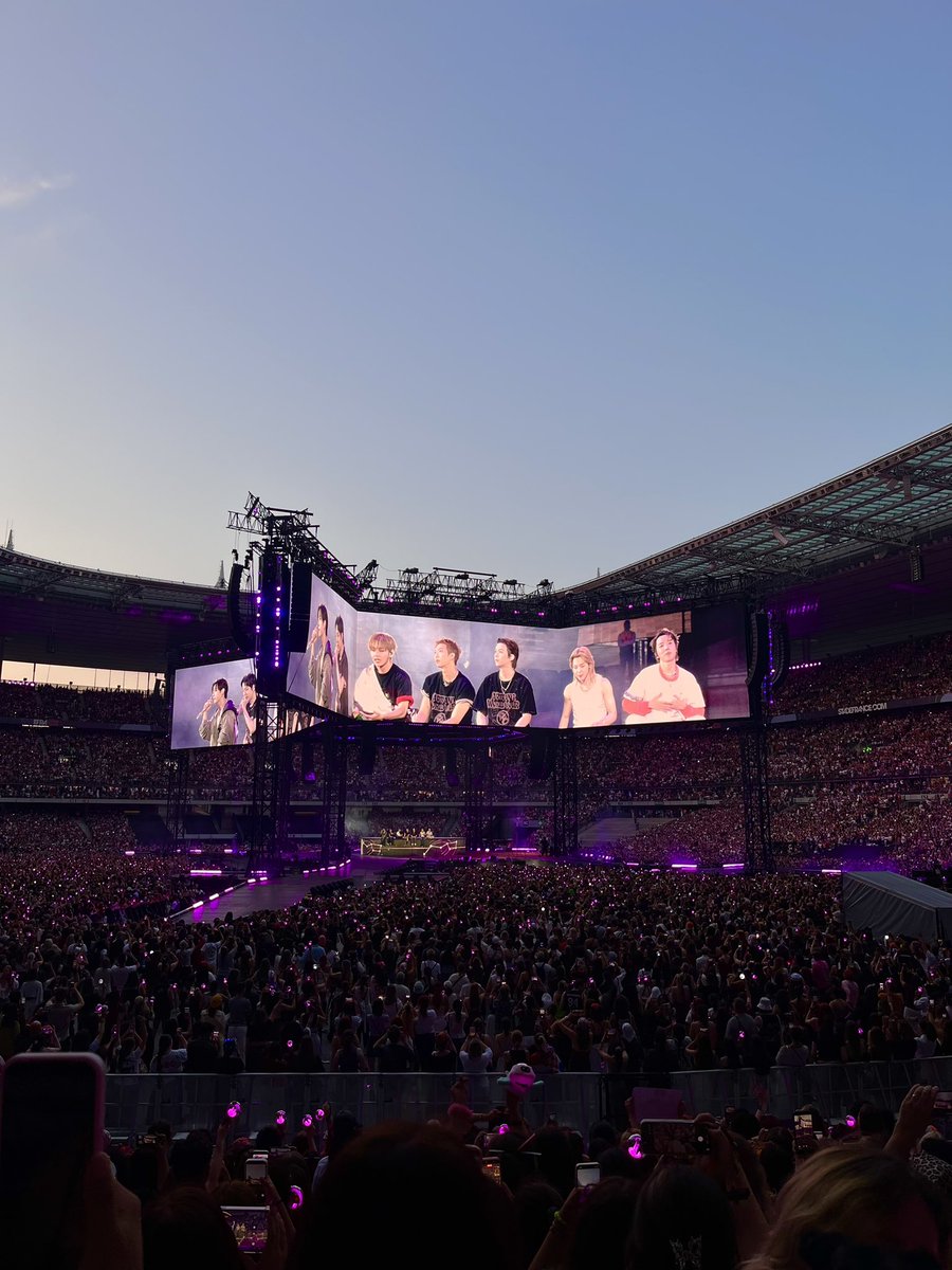 hasnaev7's tweet photo. First BTS concert. Finally a part of the purple ocean. Absolute dream come true 🥹 https://t.co/NHjZ9VemqS