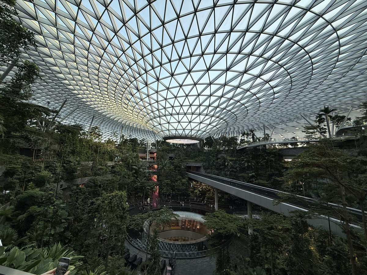 1freedom1's tweet photo. 滝前Jewel 💎
#changiairport https://t.co/orLEqOM8vd