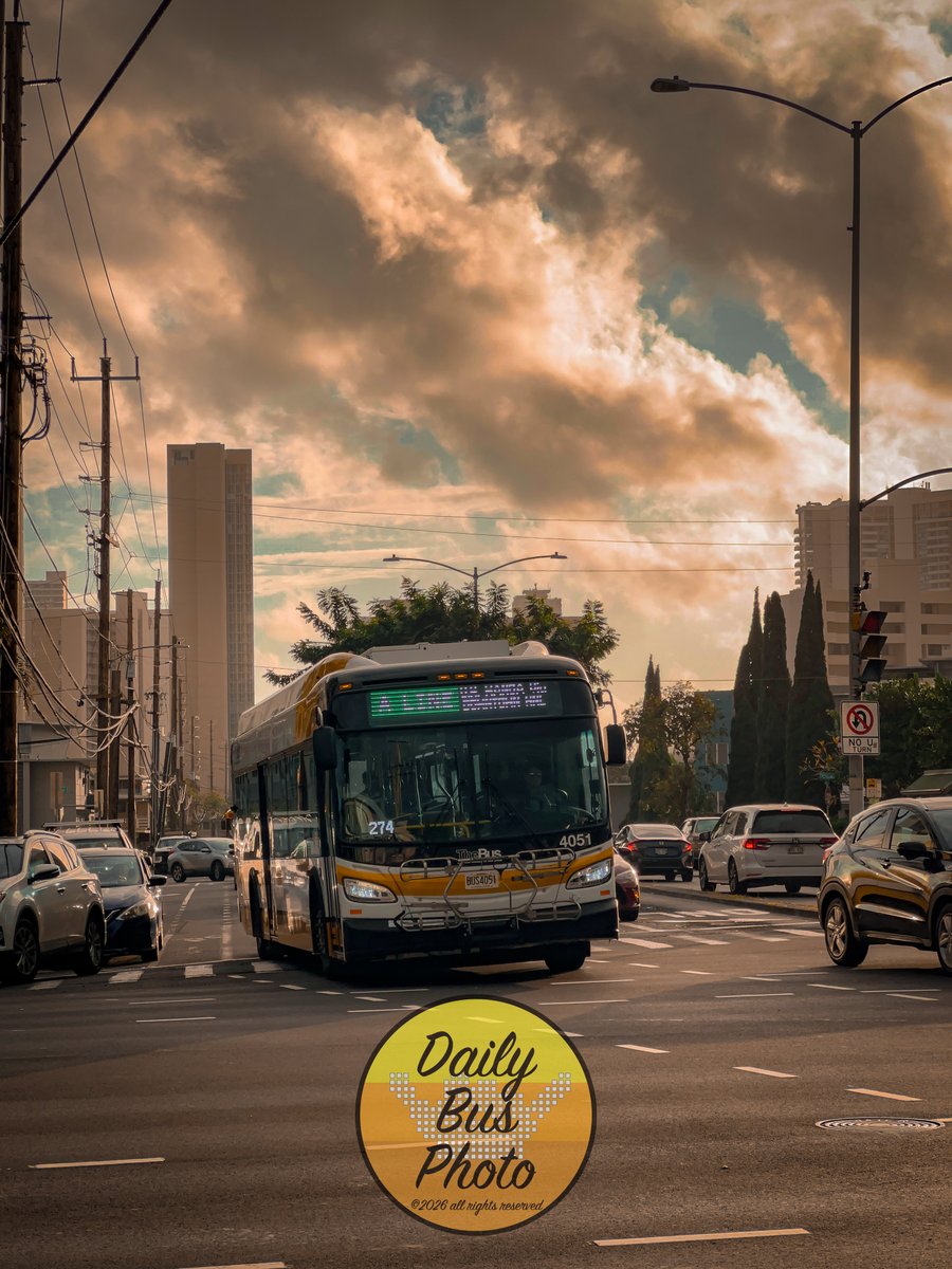 DailyBusPhoto's tweet photo. Happy Aloha Friday!
TheBus Line A - University of Hawai’i at Mānoa (Unit 4051) approaching stop 296 in front of Puck’s Alley in the University area.
#Photograghy #TheBus #HOLOWithUs #Hawaii #AlohaFriday https://t.co/kxskiJ9Yyf