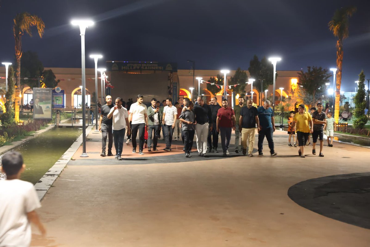 mehmetkusnet's tweet photo. Eyyübiye Millet Bahçemizde hemşehrilerimizle buluştuk.

Akşamın huzurunu kıymetli vatandaşlarımızla paylaşarak samimi sohbetler gerçekleştirdik. Her bir görüş, her bir öneri ve her bir tebessüm bizlere güç veriyor.

Muhabbetleri, güler yüzleri ve içten misafirperverlikleri için tüm hemşehrilerimize gönülden teşekkür ediyorum.