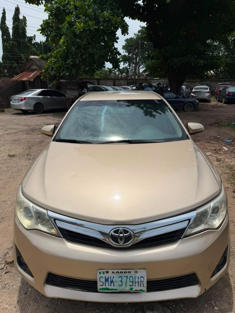Rowneautos247's tweet photo. Owner Needs Money Today‼️‼️
Good Deal‼️‼️
Registered 
2013 Toyota Camry Le 
Toks Standard
Engine and Gear Perfect,Ac Chilling Well
Car Need Little Maintenances
Absolutely Buy and Drive
🏷️7.5M
📍Yaba,Lagos https://t.co/nDz5WyJ4ts