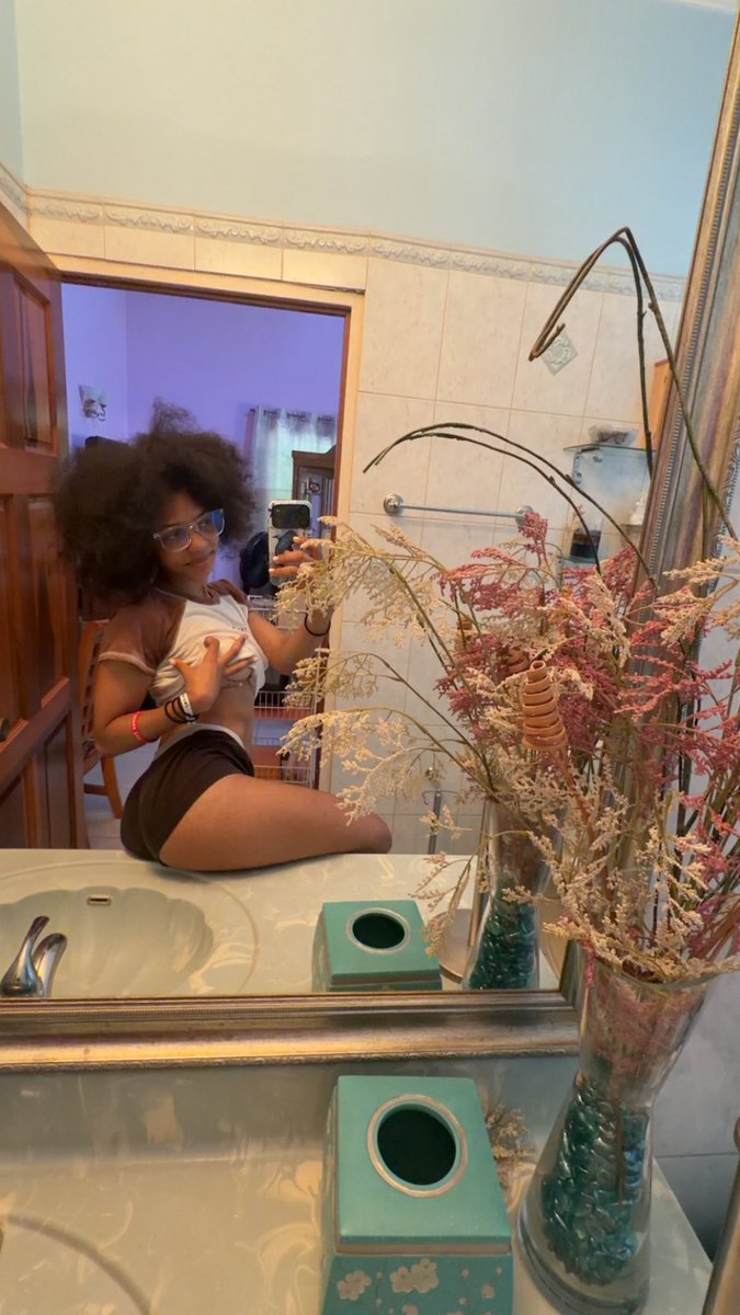 lexipexi__'s tweet photo. Lil booties matter 😔 https://t.co/mwIM4i7i8a