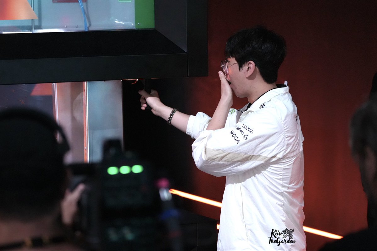 KiinTheGarden's tweet photo. ꕤ˖⸝⸝₊˚🐸 260717 EWC vs JDG
디펜딩 챔피언🔑
#Ruler #KiinTheGarden
#GENG #EWC26 #EWC26SuperFan #GENGSuperFan @GenG @EWC_EN https://t.co/iSXcKNLsNG