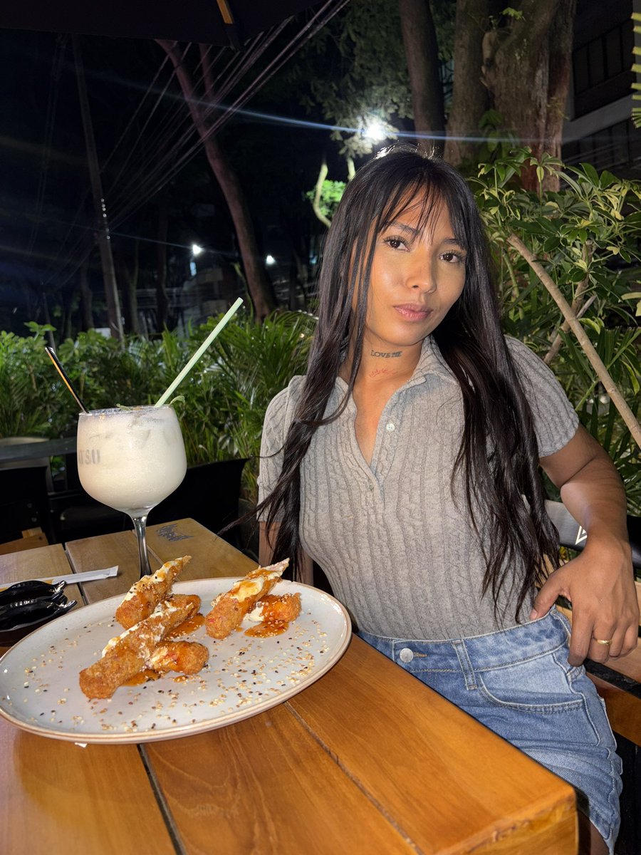 oocho88's tweet photo. Puedo ser tu postre después de cenar?🫣 https://t.co/0uYuYtgL7H