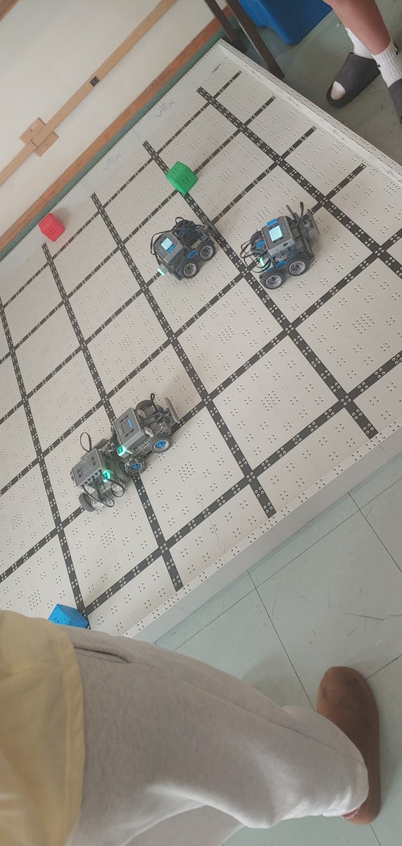 RuralTechFund's tweet photo. Ms. Banko's 8th graders in Canterbury, CT, built and programmed VEX robots with bumper and LED sensors, then coded them to play Freeze Tag! A bumper hit turned the LED red and disabled the controller, freezing the robot until it was back in the game. https://t.co/MBRIUlyzSs