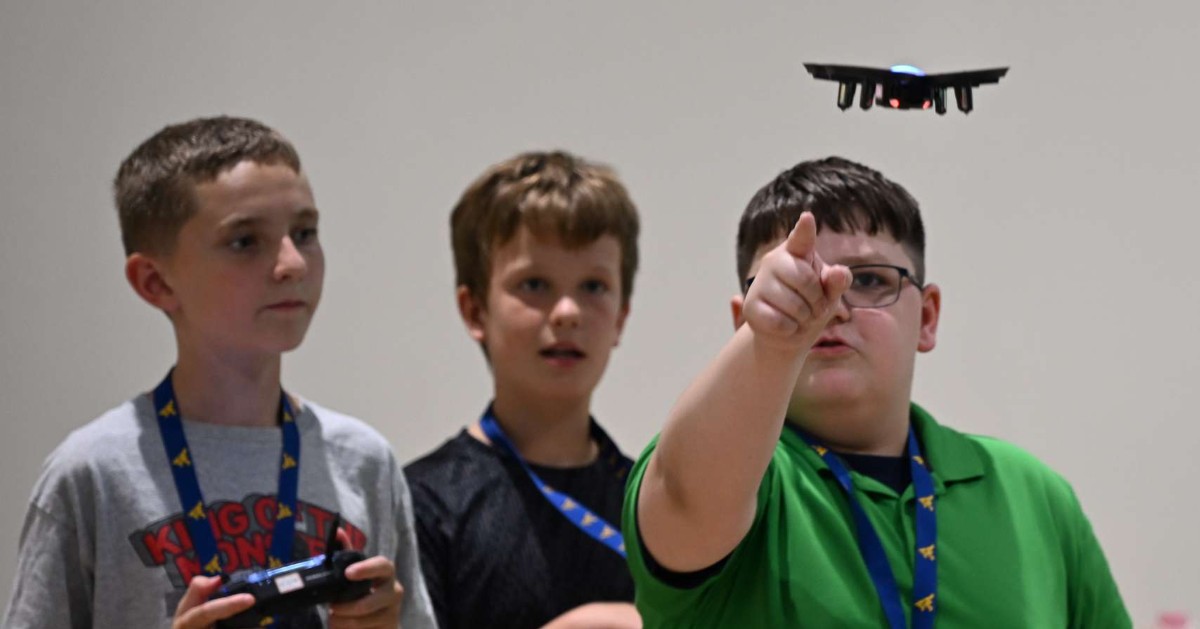 wvustatler's tweet photo. A summer to remember! ☀️
🔧 Mission: Engineering Challenge camps⚙️💡
✅ Building structures🚰
✅ Robots programmed 🤖
✅ Future engineers activated! 🚀
Stay curious, ask questions, &amp; think big! Remember to engineer like a WVU Mountaineer! See you next year... Let's Go! https://t.co/Mtx9YQOqZZ