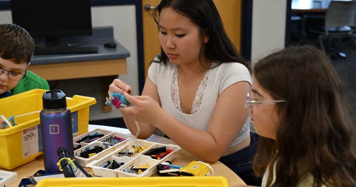wvustatler's tweet photo. A summer to remember! ☀️
🔧 Mission: Engineering Challenge camps⚙️💡
✅ Building structures🚰
✅ Robots programmed 🤖
✅ Future engineers activated! 🚀
Stay curious, ask questions, &amp; think big! Remember to engineer like a WVU Mountaineer! See you next year... Let's Go! https://t.co/Mtx9YQOqZZ
