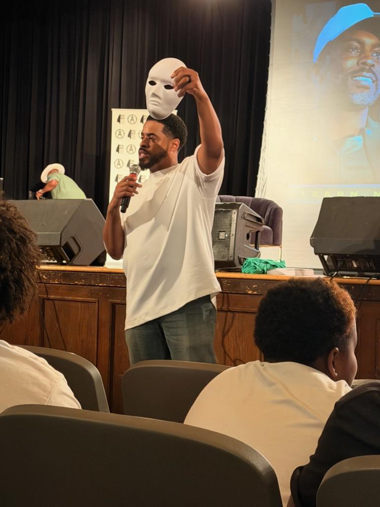 LimaCitySchools's tweet photo. A great opportunity and exposure for some of our young men who were able to attend the mental health and wellness summit in Columbus.  

The theme is "Maskulinity" featuring NFL Legend Michael Vick, hosted by African American Male Wellness Agency. https://t.co/XIHZVy1EHM