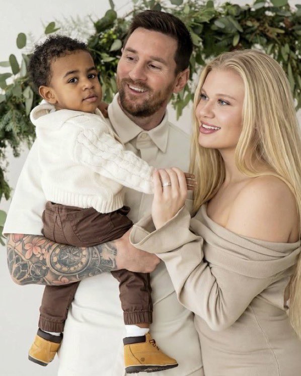 UtdSlair's tweet photo. 🚨 Lionel Messi’s dating history: 😳

2006 - 🇦🇷 Macarena Lemos
2007 - 🇦🇷 Macarena Lemos
2008 - 🇦🇷 Luciana Salazar
2009 - 🇦🇷 Luciana Salazar
2010 - 🇦🇷  Andrea Rincón
2011 - 🇦🇷 Antonela Roc.…. love https://t.co/iMvrkSK6m3