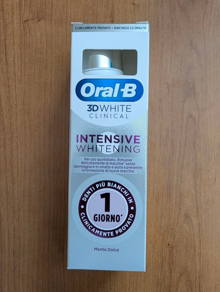 ghuhhv45's tweet photo. Denti più bianchi immediatamente!
#DentifricioSbiancanteOralB #OralB3DWhiteClinical #InCollaborazioneConOralB #ProgettoTrnd https://t.co/BwGRGmyb0g