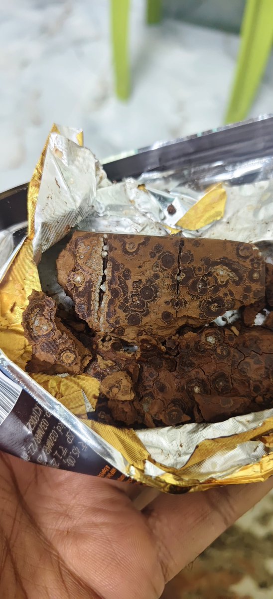 MdKaishaf's tweet photo. Hey @Amul_Coop what the hell is this I purchased your Amul Dark Chocolate today, and to my shock, after opening the pack I found what appear to be white egg-like formations/fungal or parasitic contamination inside the chocolate. 1/2 https://t.co/fkmulx1Hfh