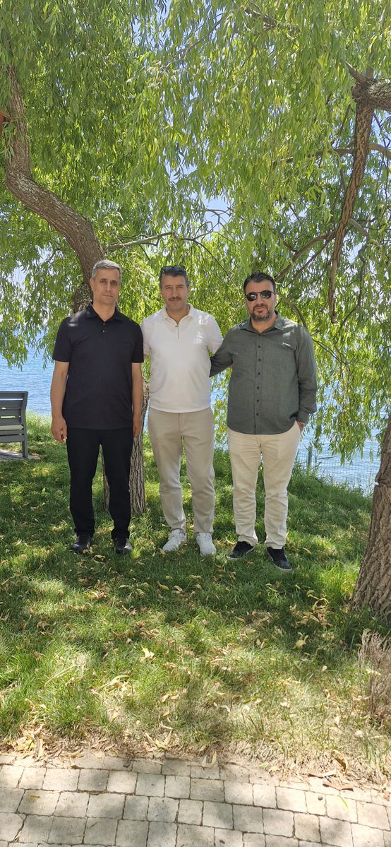 AhlatIlce's tweet photo. 🏛️ Ahlat Belediye Başkanı Sayın Yavuz Gülmez ve MEB Yurt Dışı Eğitim Daire Başkanımız Sayın Cabir Durak'tan Ögretmenevimize Ziyaret 🤝

📍Ahlat Ögretmenevi
@tcmeb @Yusuf__Tekin @ahmetkarakaya37 @KyaOzgur_ @rafetakgn1 https://t.co/TFdKqKysQx