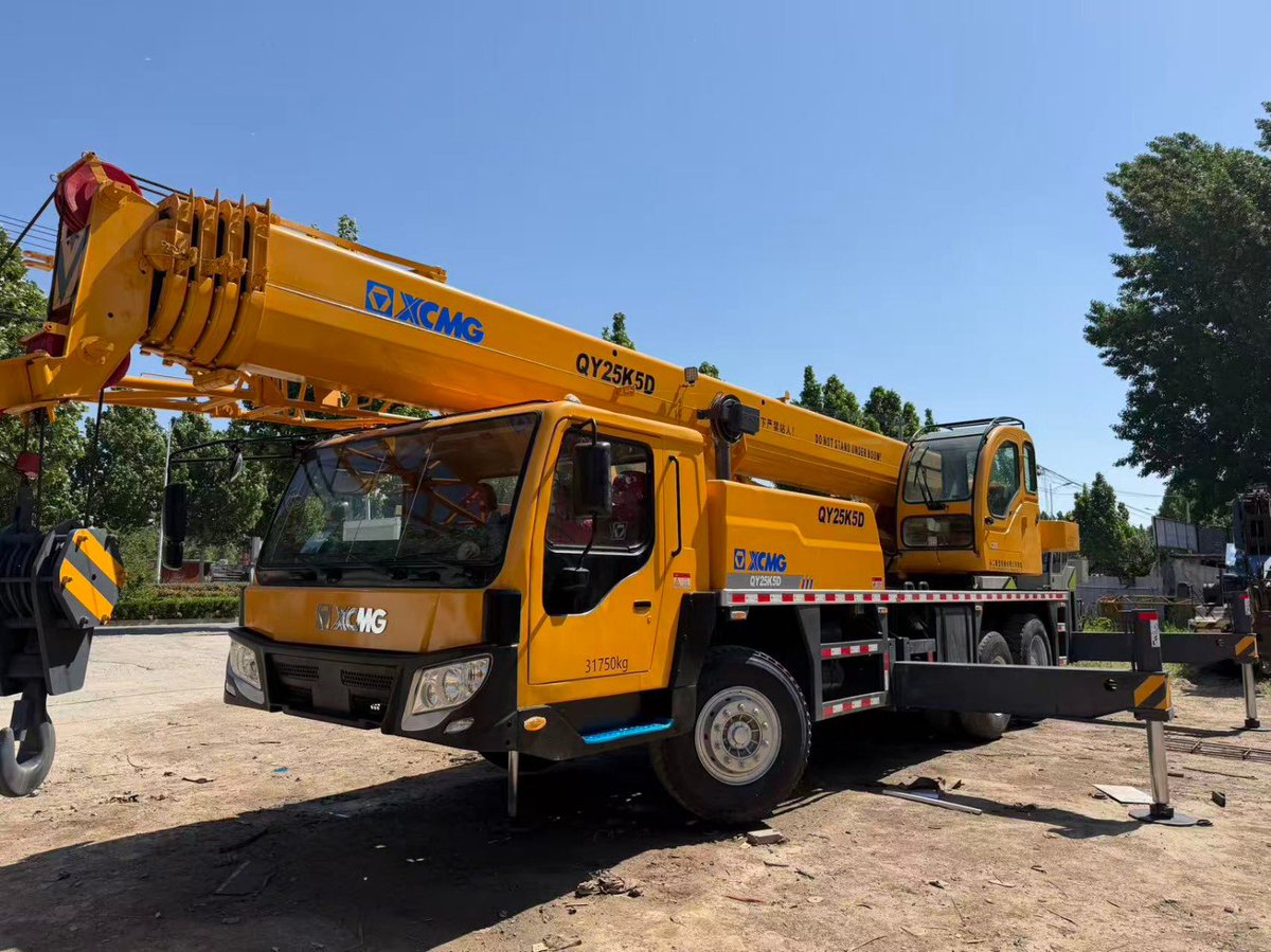 ARMGroupGhana's tweet photo. Preorder your latest stock of truck cranes:
2010 XCMG 70 Ton
2017 XCMG 50 Ton
2014 XCMG 25 Ton
2010 Zoomlion 70 Ton
2010 XCMG 25 Ton
2011 Zoomlion 30 Ton

All machines are in good working condition, and the prices are very attractive. https://t.co/NED8q0BGyJ