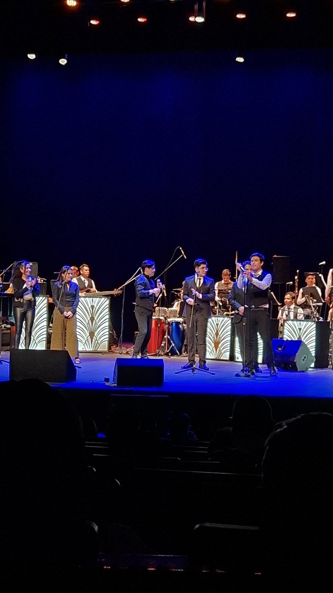Silemalef's tweet photo. Ayer disfrutamos de un gran espectáculo el 15° Aniversario de Camouflaje Big Band, apesar de que se nos fue la luz dos veces, la pasamos de lo mejor, gracias @ChicadelTeatro por tu generosidad https://t.co/2MnspznSz5