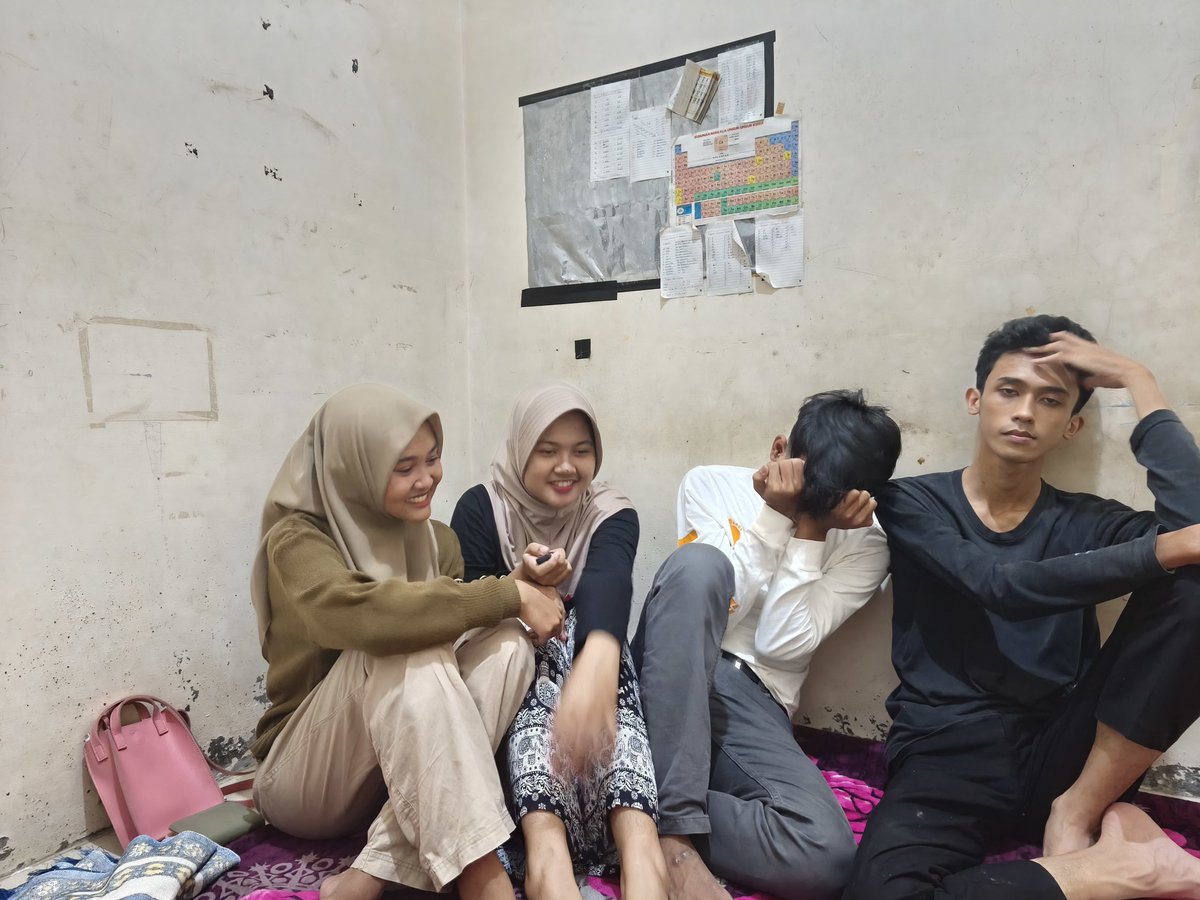 only1bczu's tweet photo. Inimah sayang gw cinta gw penyelamat gw dikala berantakan kemaren. Lopyu gais in every universe 💗 https://t.co/LTxTOZBECh