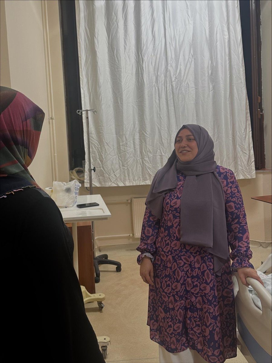 RGamze04's tweet photo. AK Parti Patnos Kadın Kolları Başkanımız Sayın Gamze Yardımcı,  hasta vatandaşlarımızı ziyaret ederek geçmiş olsun dileklerini iletti. Rabbim tüm hastalarımıza acil şifalar diledi. Her zaman olduğu gibi hemşehrilerimizin yanında olmaya, gönüllere dokunmaya devam ediyoruz. https://t.co/bNiwDYdQpv
