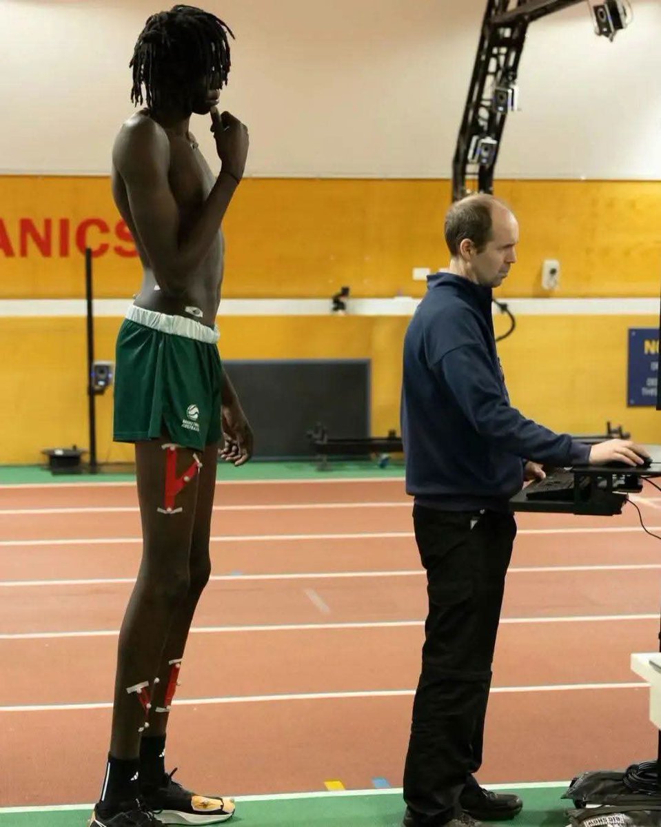 BandeInfo1's tweet photo. 🏀 #Basket  
À 18 ans, Jongkuch Mach, 2,29 m, affole déjà les plus grands clubs.  
Le prodige australien d’origine sud-soudanaise s’impose comme l’une des plus grandes promesses de sa génération. 🔥 https://t.co/BOaQKfOSID