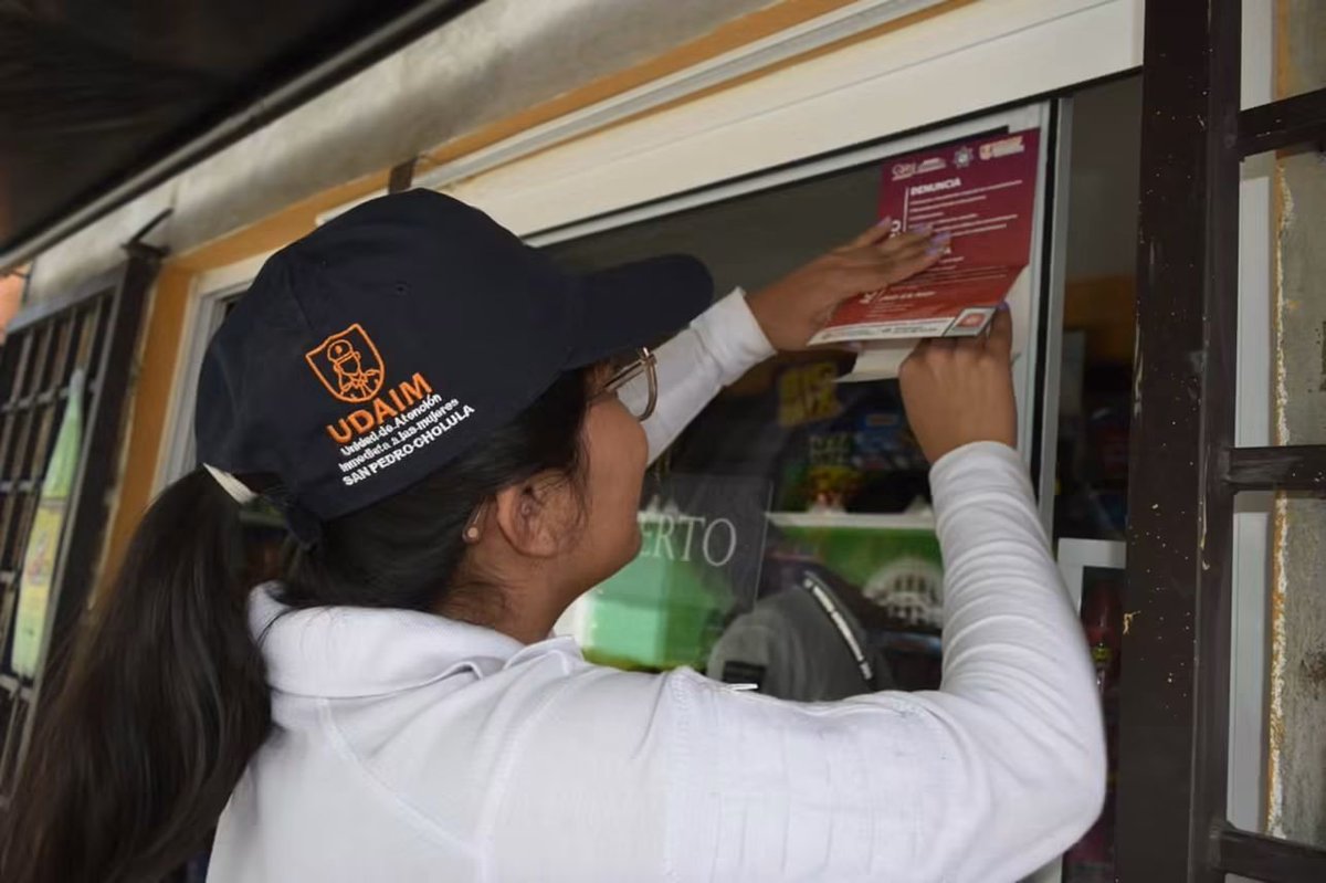 prevencholula's tweet photo. Como parte de las acciones de #ProximidadSocial y prevención, entregamos y colocamos el #Acosómetro, una herramienta informativa para reconocer este tipo de conductas. https://t.co/StFjh02Uh7