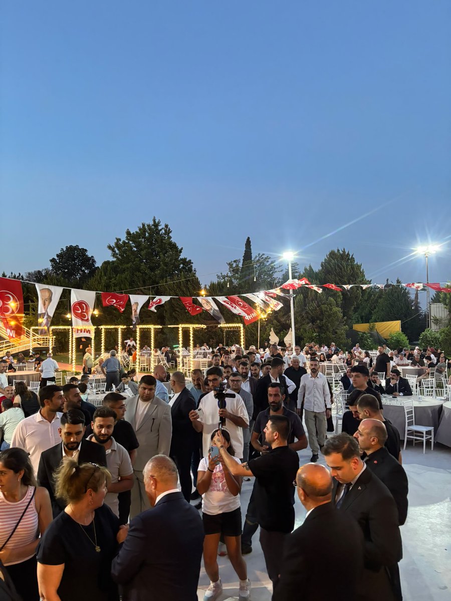 VeyselSahinMhp's tweet photo. Torbalı ilçemizde çok anlamlı bir buluşmaya imza attık.

Diyarbakırlı ve Şanlıurfalı 350 hemşehrimiz Genel Başkanımız Sn. Devlet Bahçeli’nin başlattığı Terörsüz Türkiye sürecine sonuna kadar destek olduklarını ifade ederek partimize üye oldular.

Üye olan kardeşlerimize yeni yuvanıza hoşgeldiniz diyor, Ege Doğu ve Güneydoğu İş İnsanları Dernek Başkanı Selahattin Soğukçeşme’ye kucaklaşmamıza gösterdiği katkılar için teşekkür ediyorum.