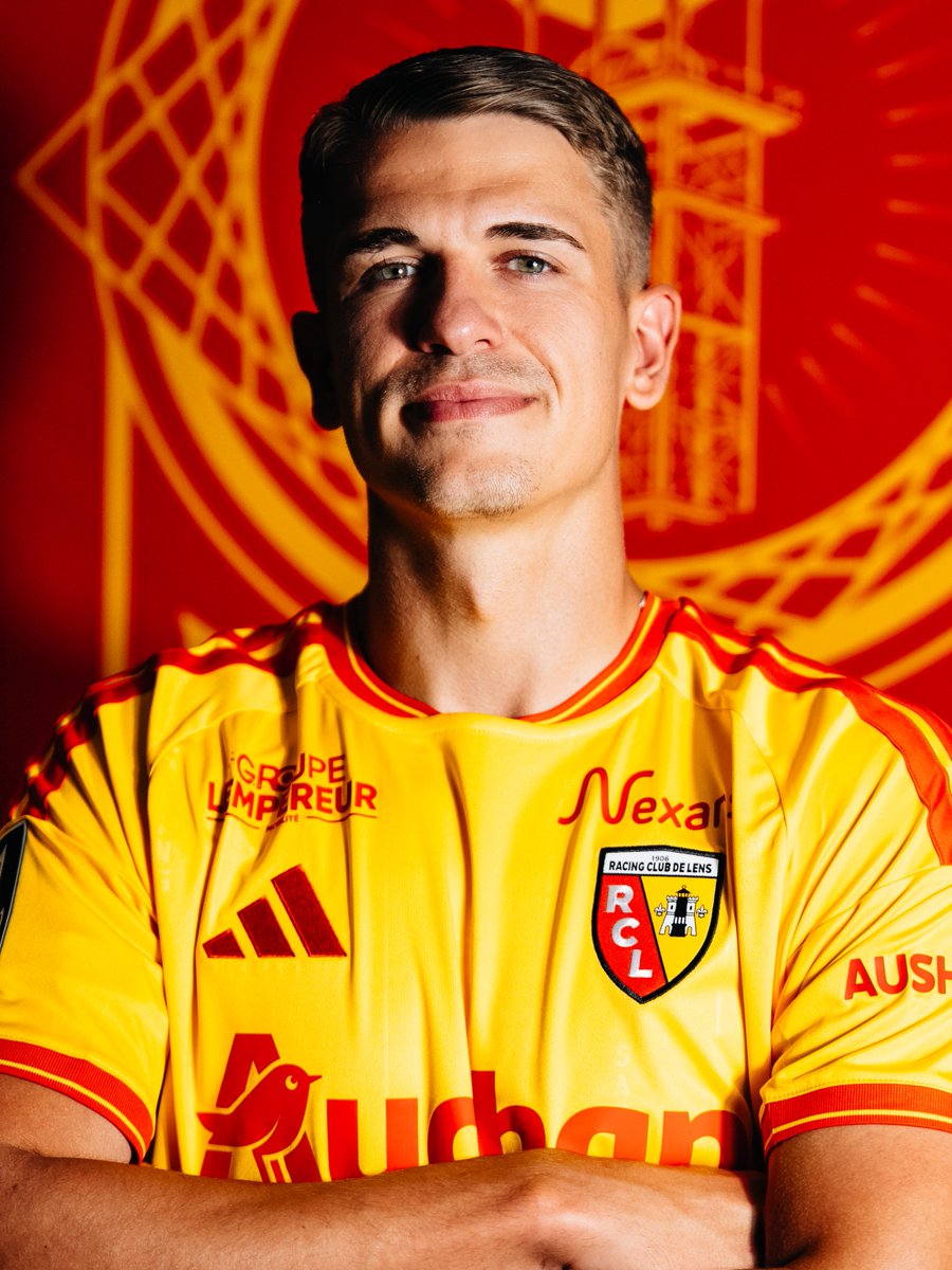 RCLens's tweet photo. Nouveau défenseur du temple 🏟️

#LesLensois2 #Nawrocki2030 https://t.co/YTUyd8oAcF