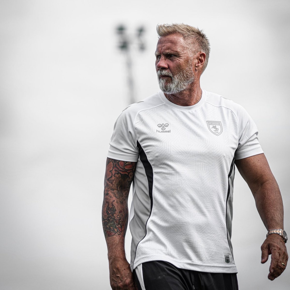 DeportesReports's tweet photo. Samsunspor Teknik Direktörü Thorsten Fink: "Süper Lig'e çok kaliteli yabancı oyuncular geliyor. Çok çekişmeli bir sezon olacak. Belki de bu sezon Mohamed Salah'a karşı oynayacağız." (beIN SPORTS) https://t.co/OpBRBAMk5m