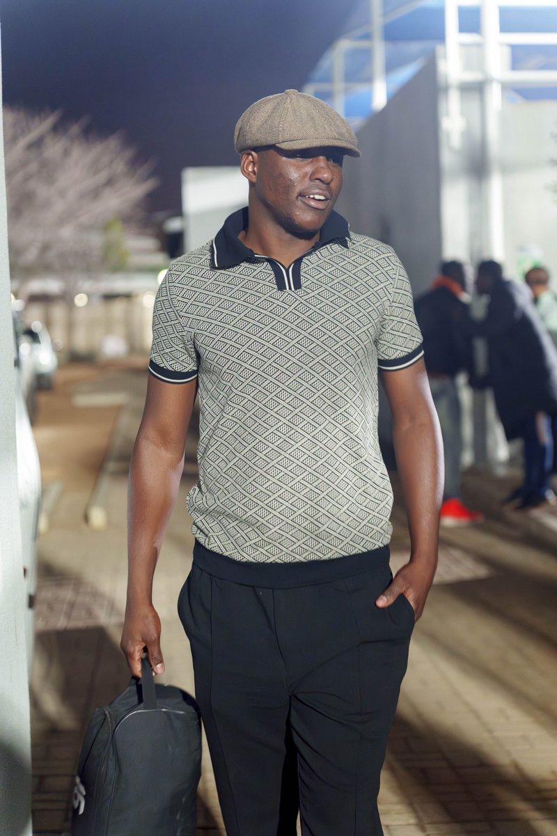 CentreChiefsFC's tweet photo. 𝑫𝒓𝒊𝒑 𝑭𝒓𝒊𝒅𝒂𝒚🔥🌌

Big congratulations to our Drip Friday winner, Kabelo Maphakela. The boys came in style for training 👌🏾
⚪️⚫️🐆

#DripFriday #TeamStyle https://t.co/2spwhQBptp