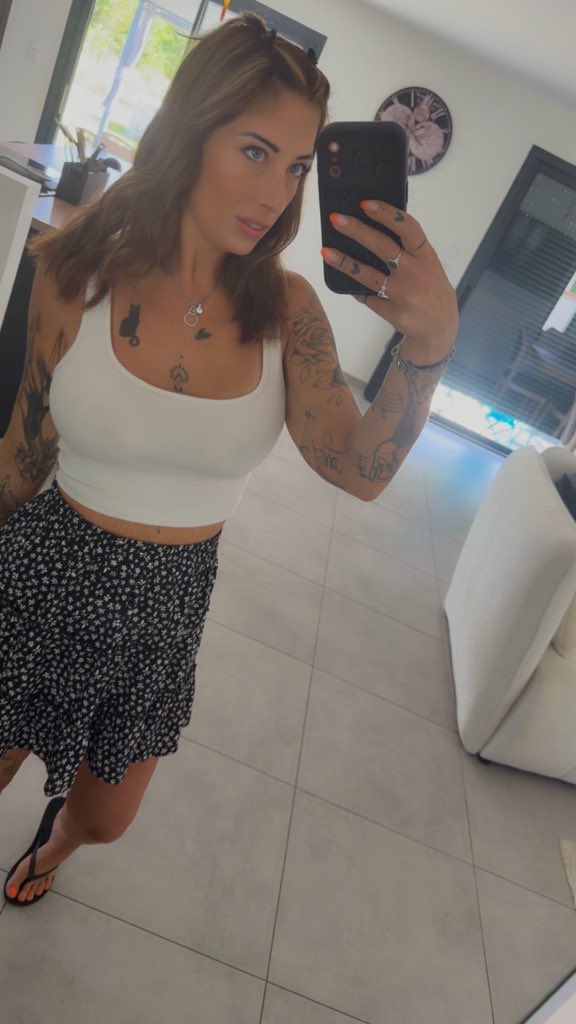 AlyaJames31's tweet photo. Tu pourrais embrasser une milf ?
◯ Oui                              
◯ Non                              
◯ Ça dépend https://t.co/A40upIeKiD