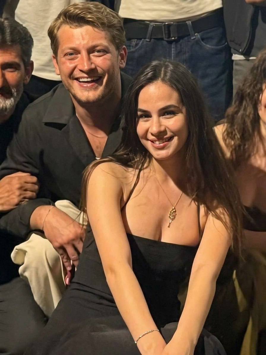 zheni26_'s tweet photo. @erdemsfanacc en güçlü insanlar sevgisini kaybetmeyenlerdir

#ErdemŞanlı ErdemŞanlı https://t.co/UbZPnmsll8