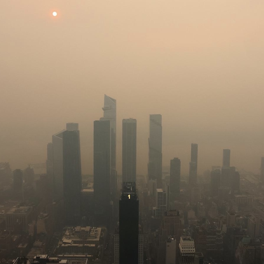 interesting_aIl's tweet photo. Over 100 million people in the US are being impacted by poor air quality caused by Canadian wildfires https://t.co/7C64ZeLsOI