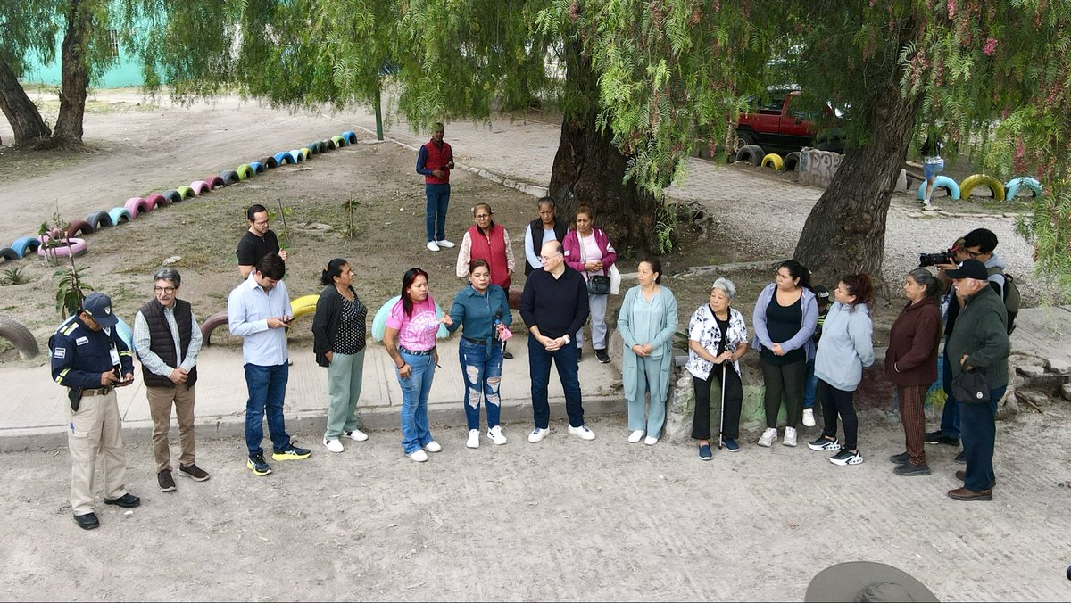 ServMpalSLP's tweet photo. Encabezados por nuestro alcalde Enrique Galindo Ceballos , llevamos a cabo la jornada 607 de #CapitalAl100 en la Unidad Habitacional Simón Díaz.

Con acciones permanentes, seguimos construyendo un #SanLuisAmable, más limpio y ordenado para todas y todos.🤝

#serviciosmunicipales https://t.co/OYRIeHR82x