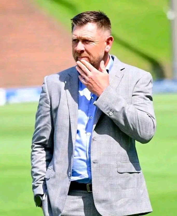 AwalMoHudu's tweet photo. I can see that this new Asante Kotoko leadership really mean business. From Stanley Menzo appointment as Sporting Director, now to Eric Tinkler as Coach our Kotoko will be back in it’s glorious days. https://t.co/C6r3YDNL3X