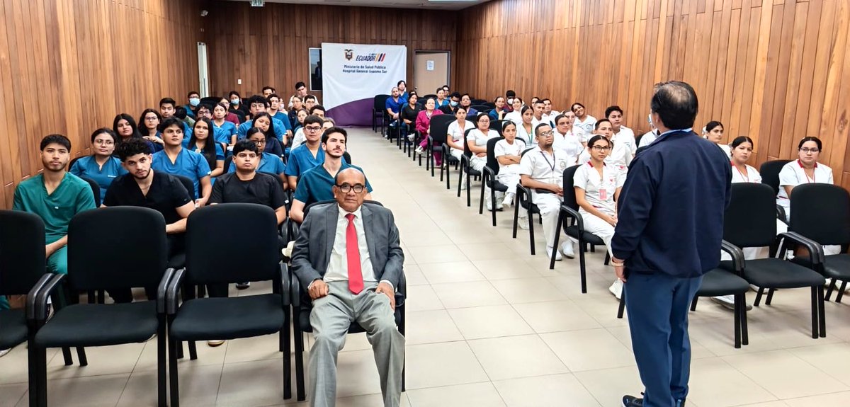 HGuasmoSur's tweet photo. La actualización médica salva vidas. Nuestro epidemiólogo, Fausto Hington, realizó capacitación con el personal asistencial del 🏥 sobre el manejo de Leptospirosis y Hantavirus. 🦠

Durante la sesión, se reforzó los flujos de atención en emergencia y medidas de prevención clave. https://t.co/9keif9cbkw
