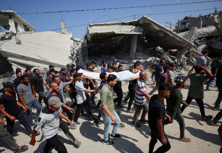 landpalestine's tweet photo. Israel killed  Palestinian in Gaza today

Then when his family gathered to bury him Israel bombed the funeral, killing at least seven more and wounding 22ً

Under a “ceasefire.”

This is so fucking evil I don’t even know what to say https://t.co/5tGVJHNZCN