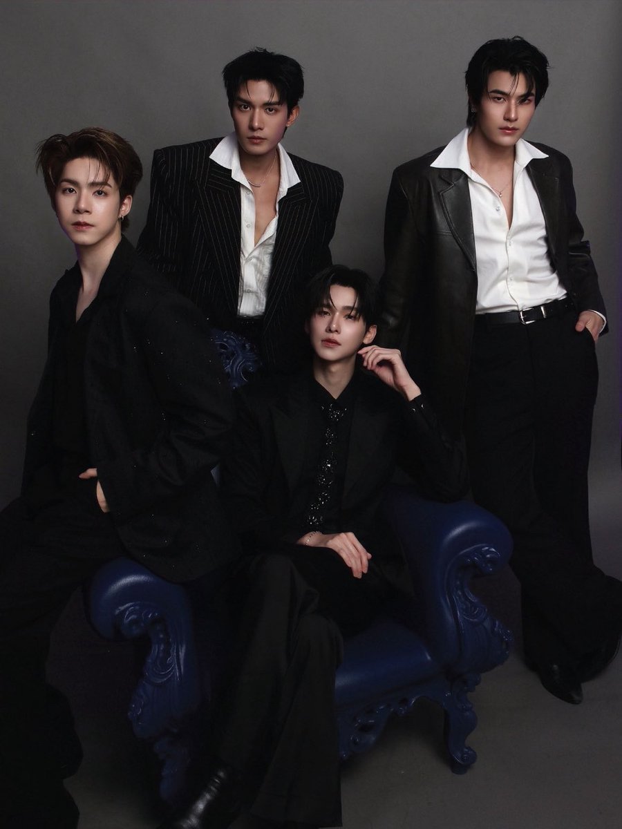 ohmsdiva1's tweet photo. The power this picture holds 🧎‍♀️ https://t.co/6W87khmfPC