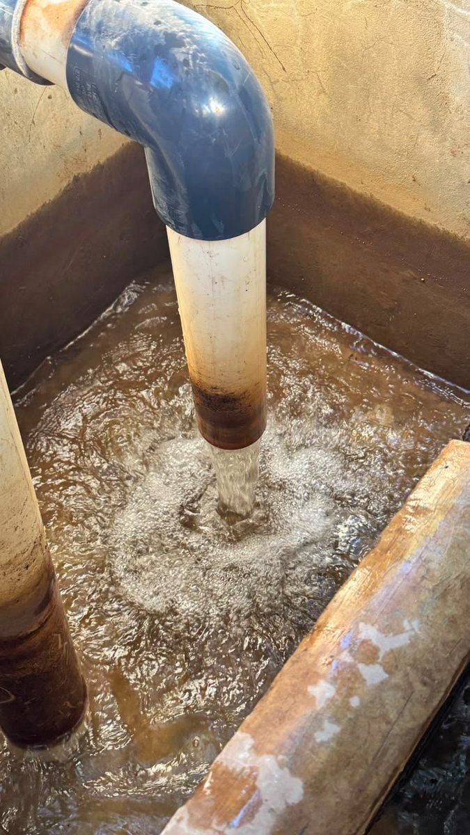 Agricultura_CZ6's tweet photo. #Azuay | El equipo técnico de Riego Parcelario Tecnificado realizó la toma de muestras de agua para análisis de calidad en la Asociación Agropecuaria Cochaseca, parroquia El Progreso #Nabón, como parte de los estudios de prefactibilidad para subproyecto de riego tecnificado. 💧🌱 https://t.co/ASBr8FsbCg