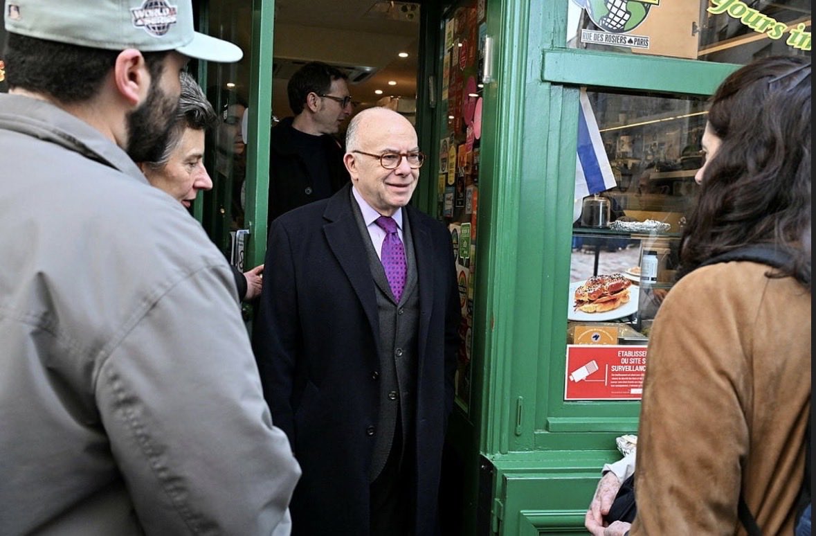 MathiasUlmann's tweet photo. Je vous invite à lire la lettre de @BCazeneuve. Oui, elle est plus longue qu’un tweet. Non, elle ne contient pas d’insultes. Le mieux, c’est de vous faire votre propre avis. #LaPromesseDeLaFrance  https://t.co/2v5rQ3Tvui https://t.co/1LCPbOJzPU