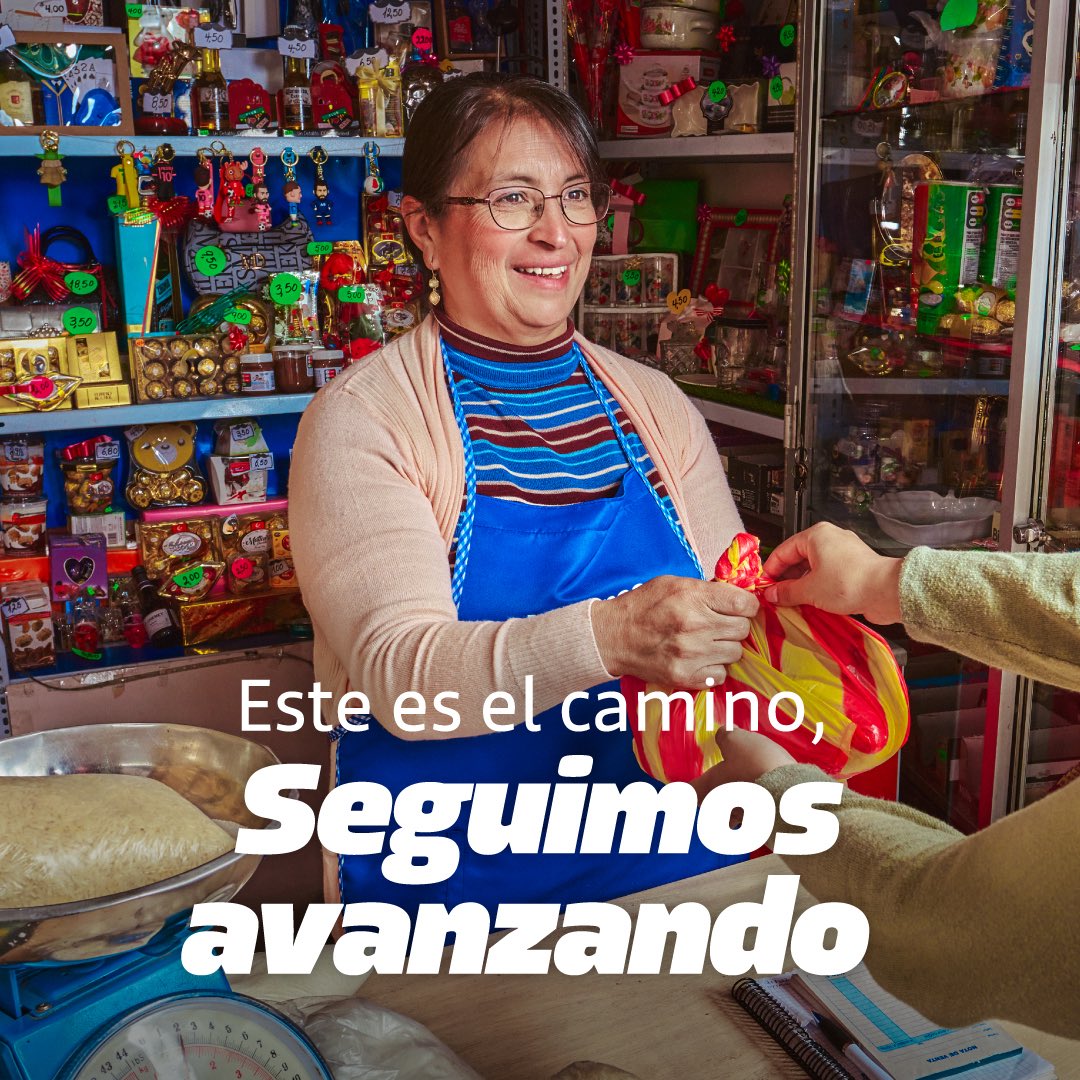 BancoPacificoEC's tweet photo. Ella sigue avanzando, este es el camino. 

De abrir su negocio todos los días para atender la cuadra con una sonrisa. 

Lo Estamos Logrando
Banco del Pacífico https://t.co/YuxmDG4pX6