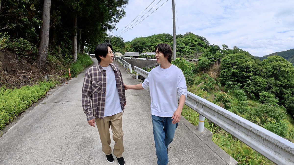 minnano_zoo_ntv's tweet photo. ＃嗚呼みんなの動物園
相葉トリミングには
山下智久さん が来てくださいました💜

2人は子どもの頃一緒に総武線を使っていた
伝説の「チーム総武線」コンビ！🚃✨

今回は、多頭飼育崩壊から緊急レスキューされた
ワンちゃんたちを2人でトリミング✂️

今夜7時からです✨
ぜひご覧ください💚 https://t.co/GUa4SseHDh