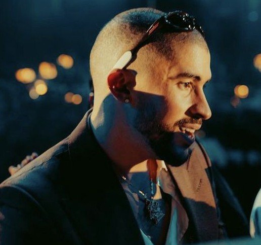 keiveiec's tweet photo. "Soliá" fue la canción exclusiva durante la primera función de Bad Bunny en Milán, Italia. 🇮🇹 https://t.co/Nx3paJgQc8