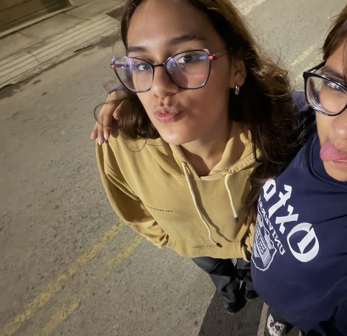 _itsannav_'s tweet photo. hay amistades q te salvan❤️‍🩹 https://t.co/Z33yQ3cSrt