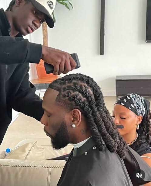 Awiloqc's tweet photo. Burna boy🔥🔥, best hairstyle that I love https://t.co/D3nr50078Y