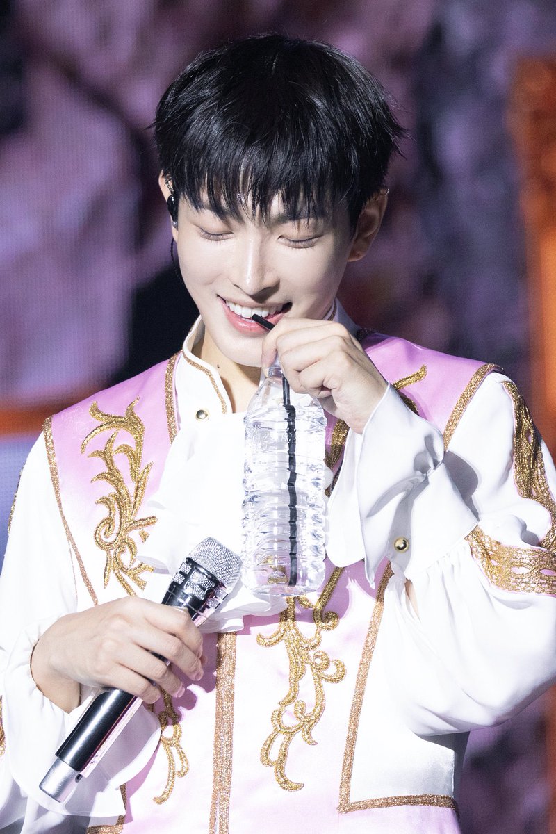 hongluvzz's tweet photo. this gorgeous boy ❤︎ https://t.co/OVYmevXAPC