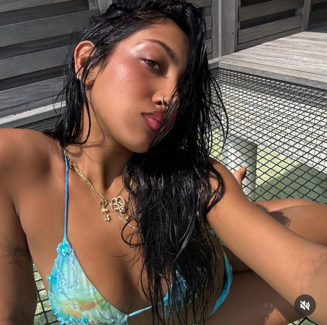 eyekonicliv's tweet photo. lara's beachy photos are my fav https://t.co/QS1cfo9m7E