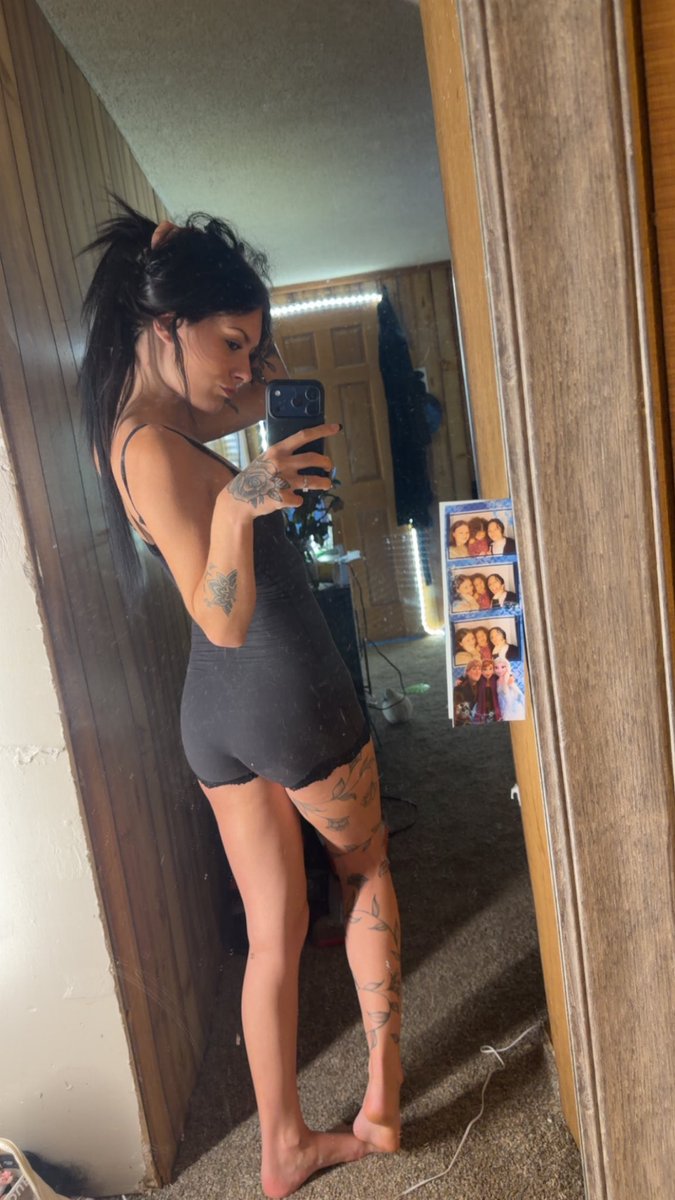 shy83957's tweet photo. If you’re interested in feet stuff, b/g, solo, custom content and more come talk to me and sub #sellingcontent #nsfwtwtًً #OnlyFans 
Link below 👇🏼 
https://t.co/fIO1QoaFE1 https://t.co/4pV9FS7lVJ